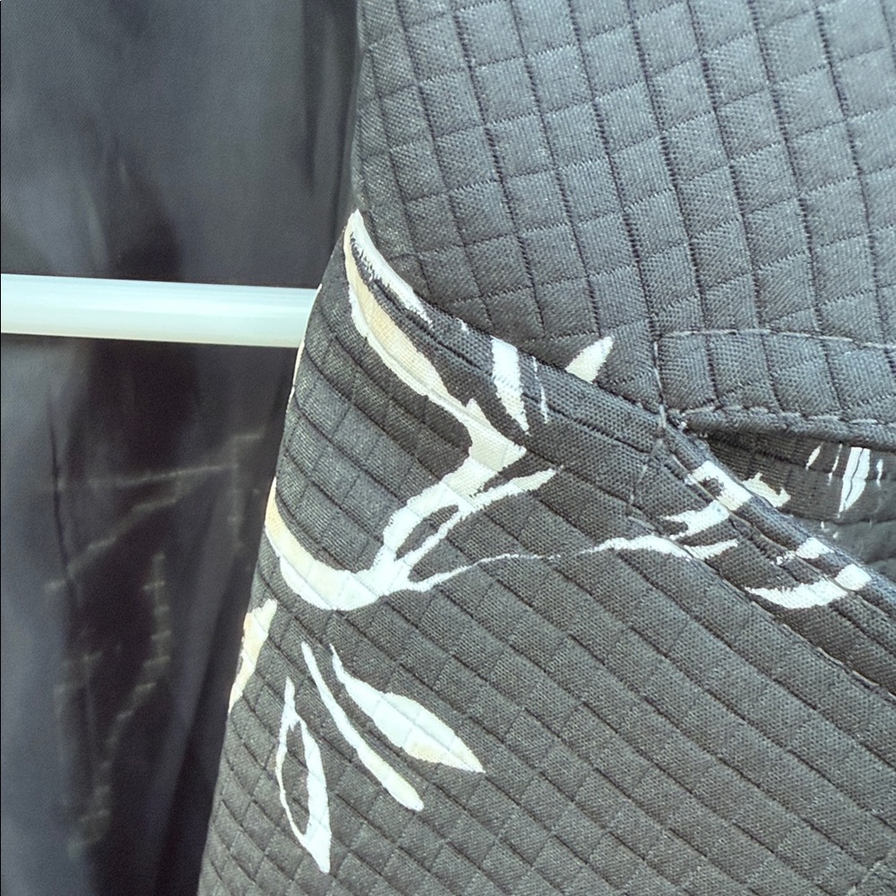 Chico's Black quilted Blazer with White Floral Print sz 3 - Picture 6 of 6